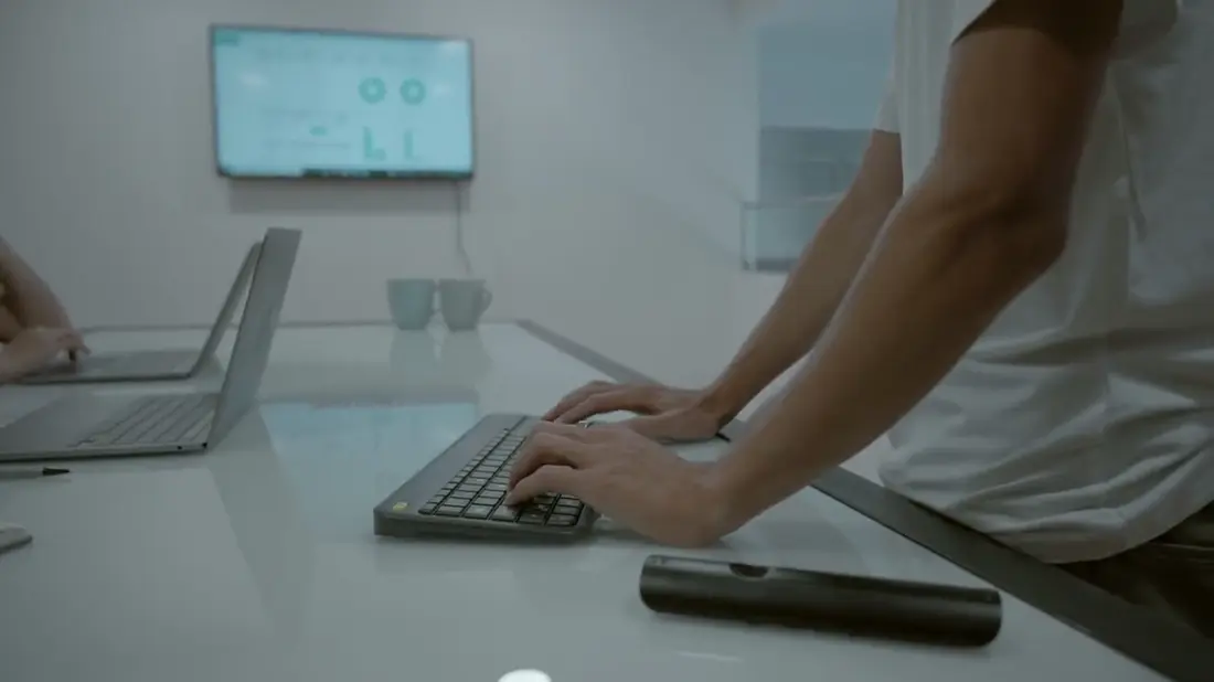 Illustrative industry footage for service seo aeo geo; not a PSCS client project screenshot